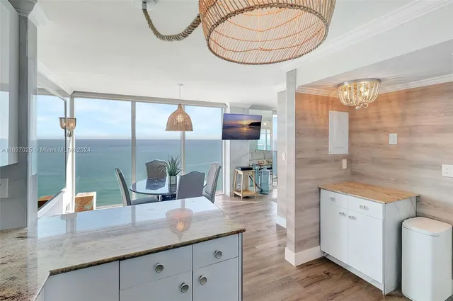 $9,000 | 2401 Collins Avenue, Unit 1902, Miami Beach, FL 33140