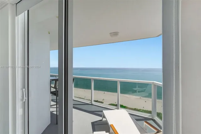 $9,000 | 2401 Collins Avenue, Unit 1902, Miami Beach, FL 33140