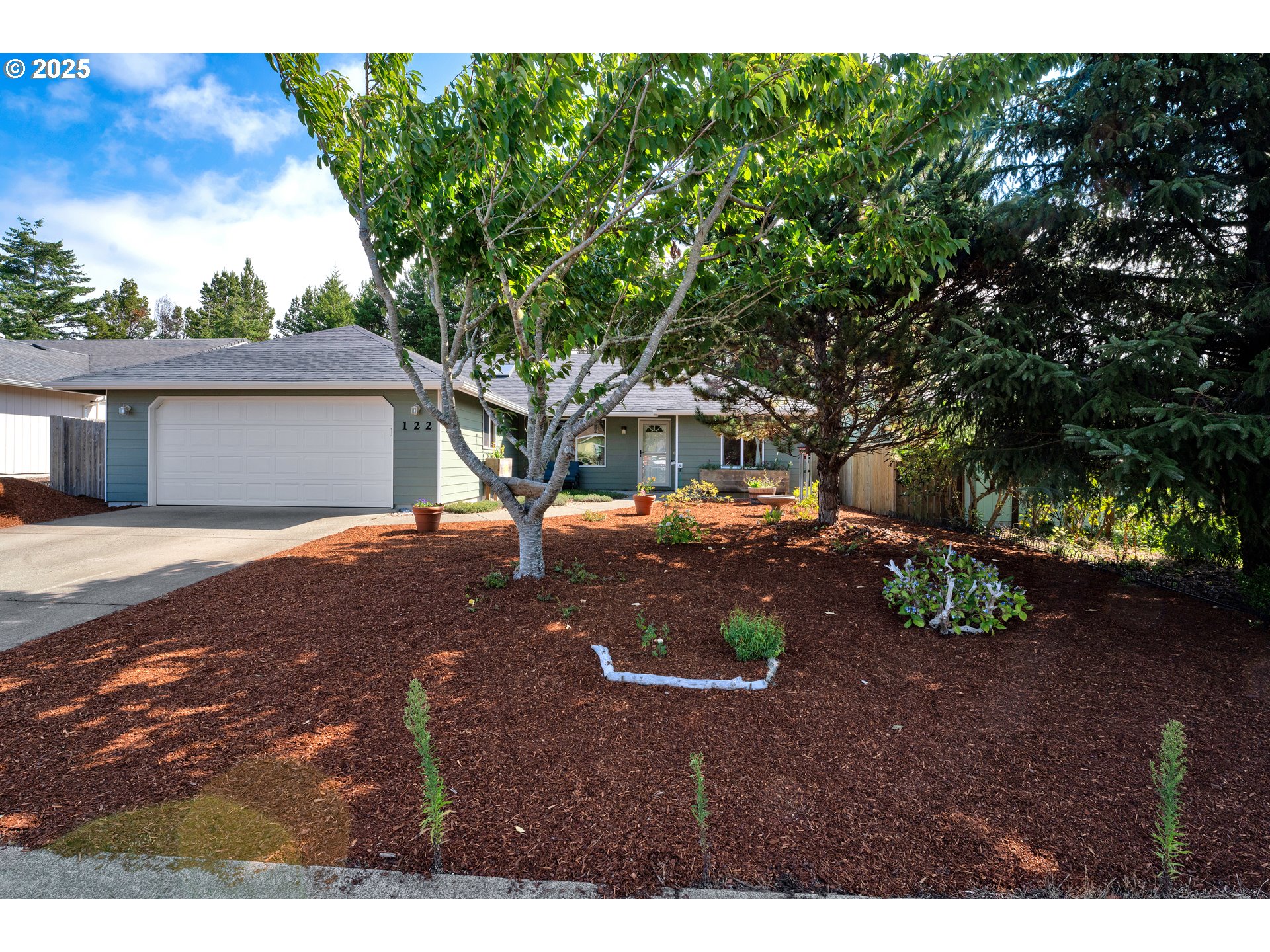 122 Park Village Loop Florence, OR 97439 - Photo 2 of 42