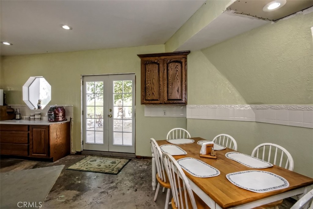45985 Cottonwood Road Newberry Springs, CA 92365 - Photo 12 of 67 a view of a dining room with furniture
