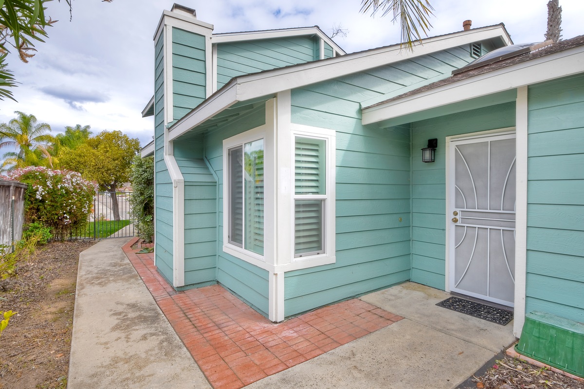 1845 Lodgepole Road San Marcos, CA 92078 - Photo 3 of 25 Front entrance on right side of house. (looking at house)