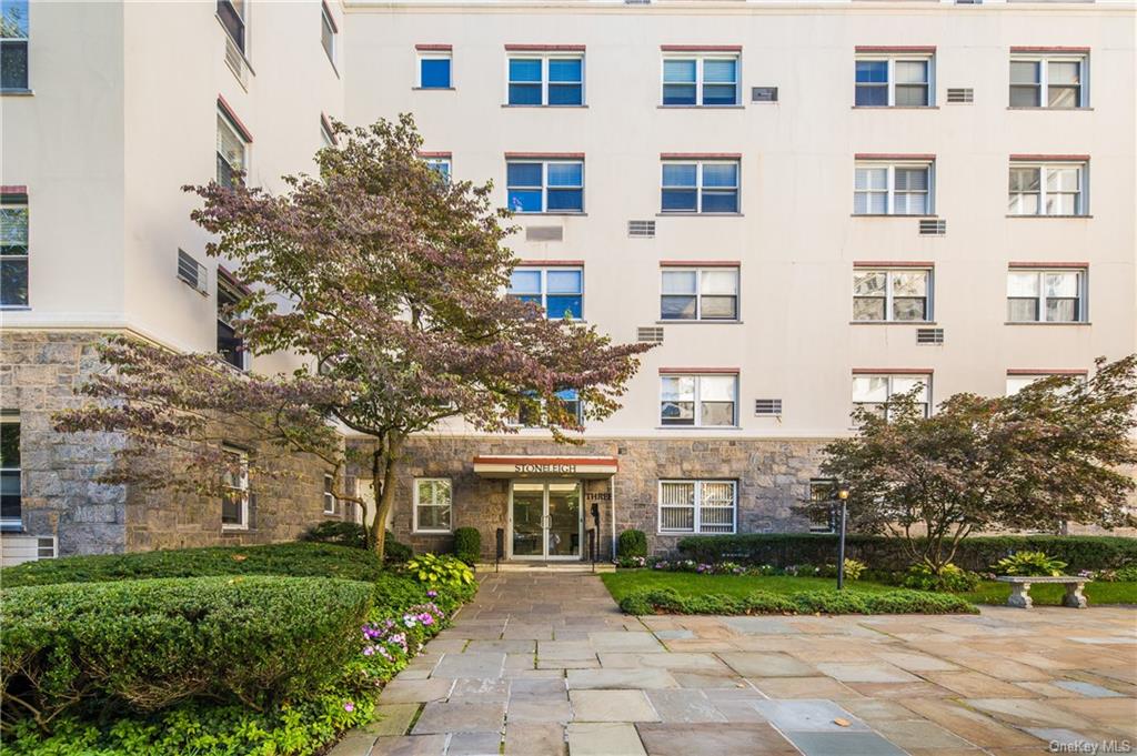3 Stoneleigh Plaza, Unit 2C, Bronxville, NY 10708 Compass