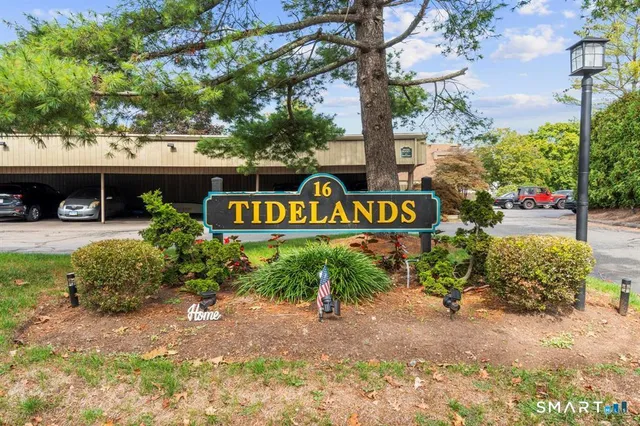 $217,900 | 16 Pine Orchard Road, Unit 9, Branford, CT 06405