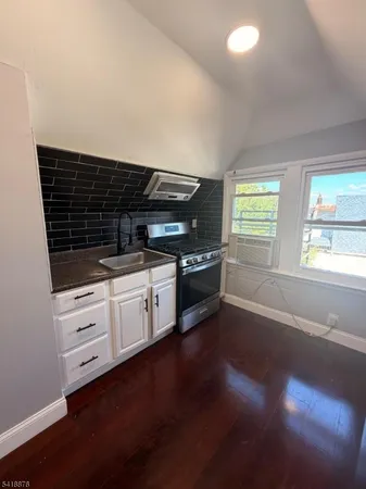 $1,600 | 925 South Street, Elizabeth, NJ 07202