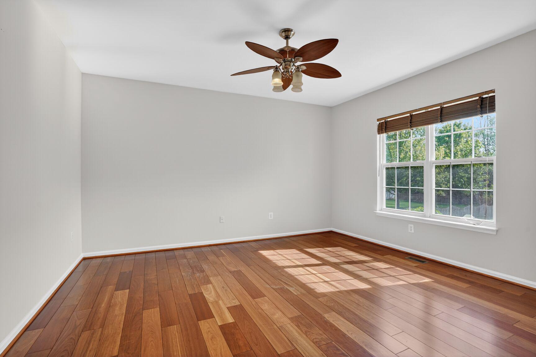 25845 Spring Farm Circle Chantilly, VA 20152 - Photo 17 of 57 Main level office.