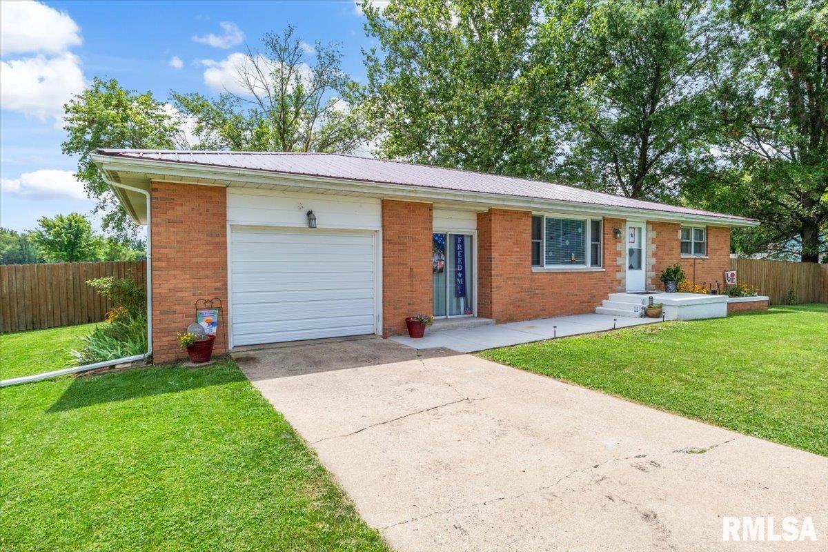 9810 Bell Fountain Road Dawson, IL 62520 - Photo 1 of 39 Gallery Image 1