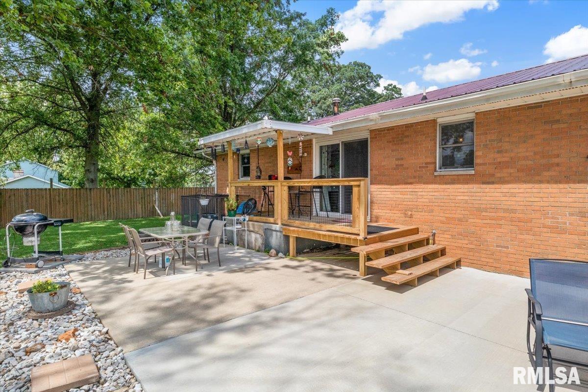 9810 Bell Fountain Road Dawson, IL 62520 - Photo 32 of 39 Gallery Image 32