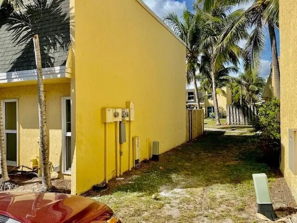 $2,100 | 605 Southwest 1st Court, Boynton Beach, FL 33435