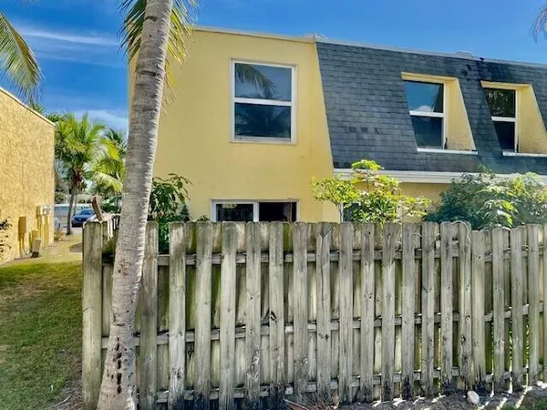 $2,100 | 605 Southwest 1st Court, Boynton Beach, FL 33435