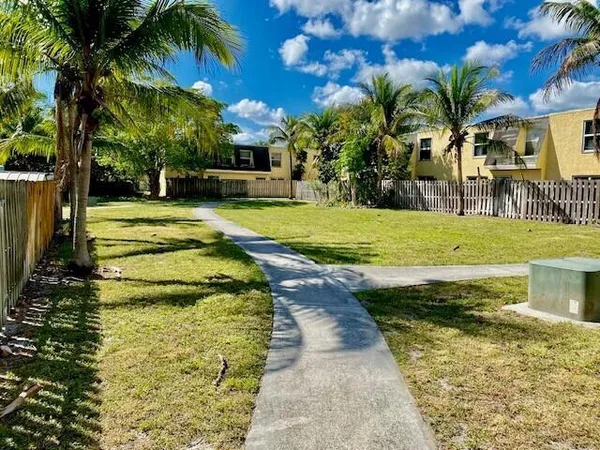 $2,100 | 605 Southwest 1st Court, Boynton Beach, FL 33435