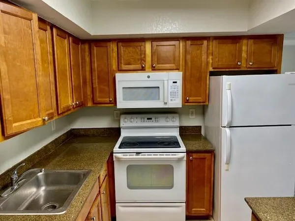 $2,100 | 605 Southwest 1st Court, Boynton Beach, FL 33435
