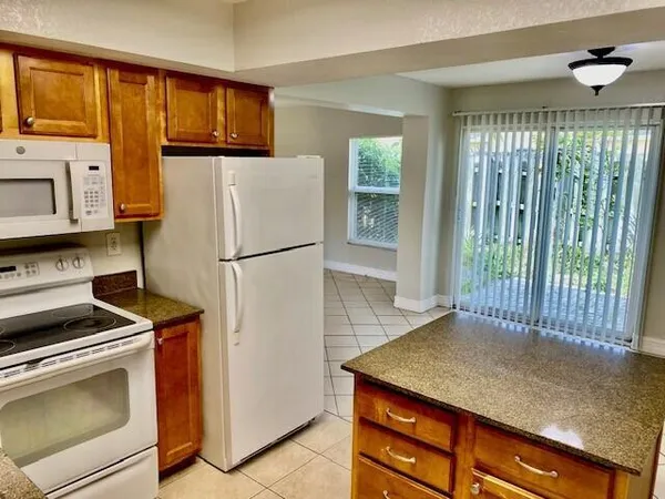 $2,100 | 605 Southwest 1st Court, Boynton Beach, FL 33435