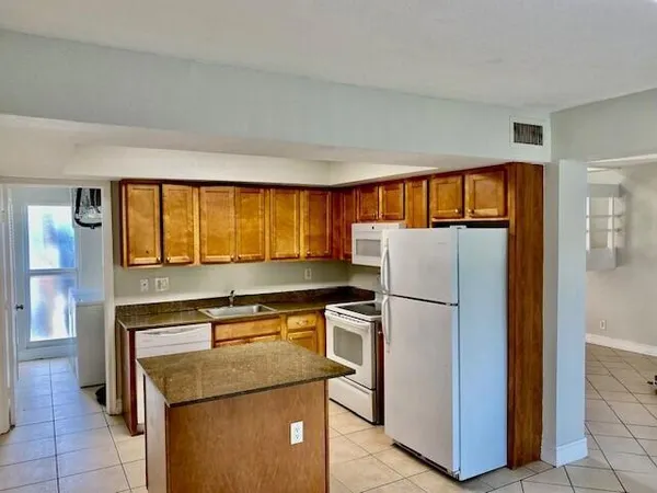 $2,100 | 605 Southwest 1st Court, Boynton Beach, FL 33435