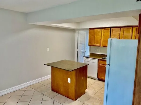 $2,100 | 605 Southwest 1st Court, Boynton Beach, FL 33435