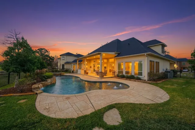 $975,000 | 7622 Hunters Point Drive, Sugar Land, TX 77479