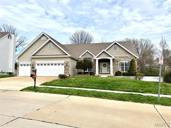 $749,000 | 818 Summit Glen Court, Fenton, MO 63026