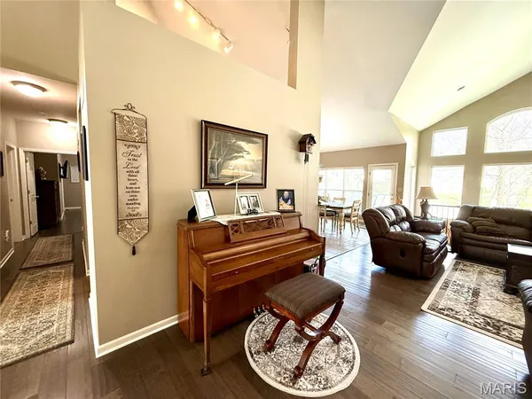 $749,000 | 818 Summit Glen Court, Fenton, MO 63026