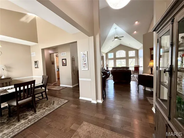 $749,000 | 818 Summit Glen Court, Fenton, MO 63026