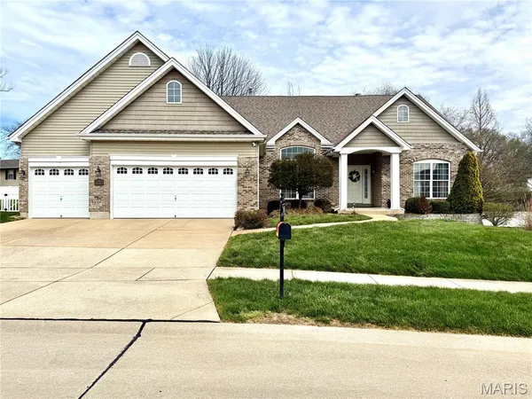 $749,000 | 818 Summit Glen Court, Fenton, MO 63026