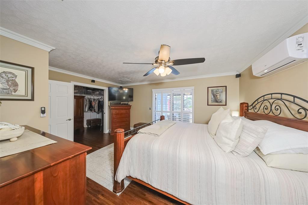 914 Chipaway Drive Apollo Beach, FL 33572 - Photo 16 of 49 a bedroom with a bed and a desk