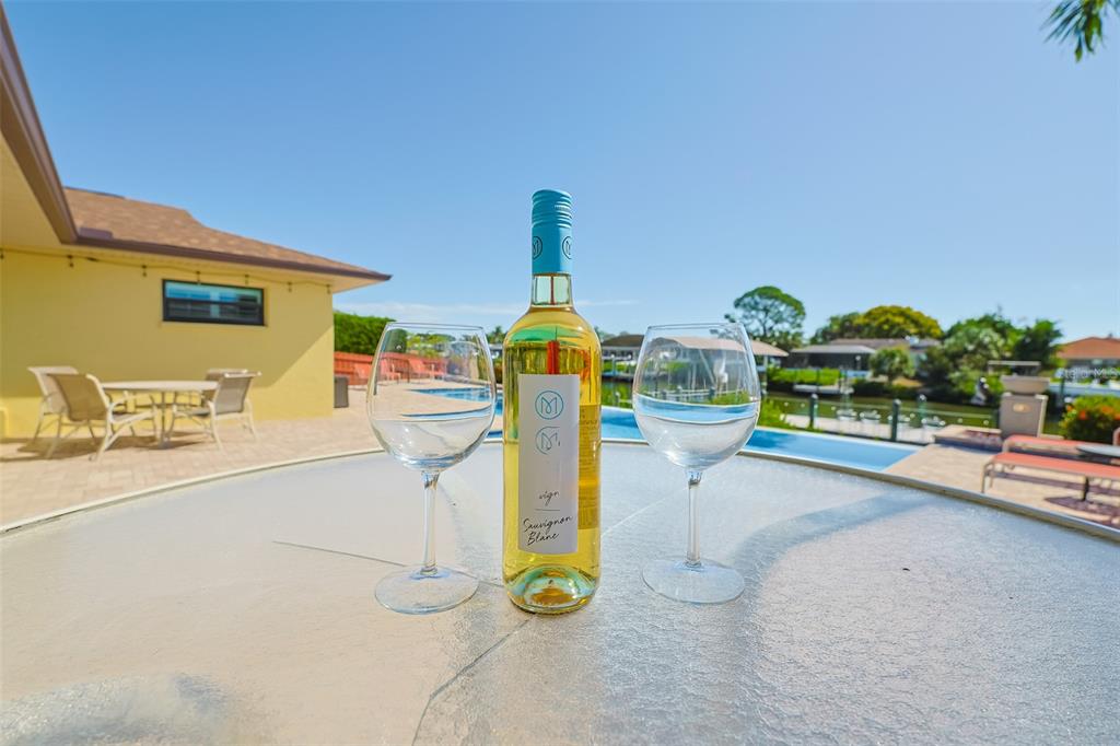 914 Chipaway Drive Apollo Beach, FL 33572 - Photo 29 of 49 a bathroom with a sink and a mirror