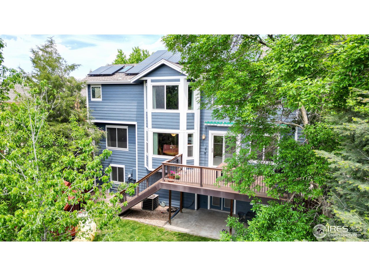 9951 South Spring Hill Place Highlands Ranch, CO 80129 - Photo 30 of 40 a backyard of a house with table and chairs