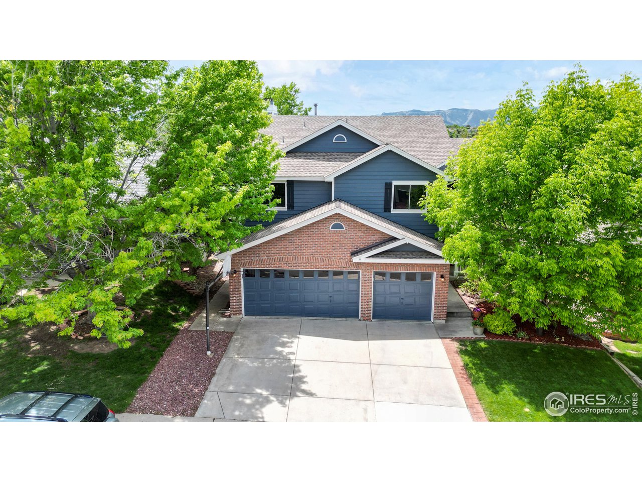 9951 South Spring Hill Place Highlands Ranch, CO 80129 - Photo 34 of 40 a house view with a garden space