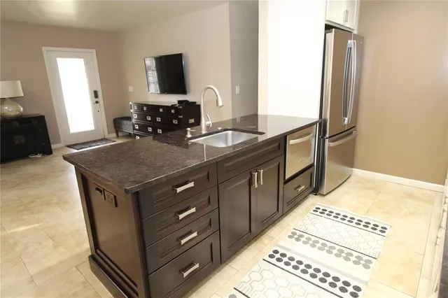 $1,900 | 514 Finsbury Circle, Unit B, Sun City Center, FL 33573