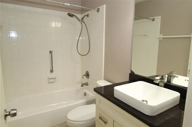 $1,900 | 514 Finsbury Circle, Unit B, Sun City Center, FL 33573