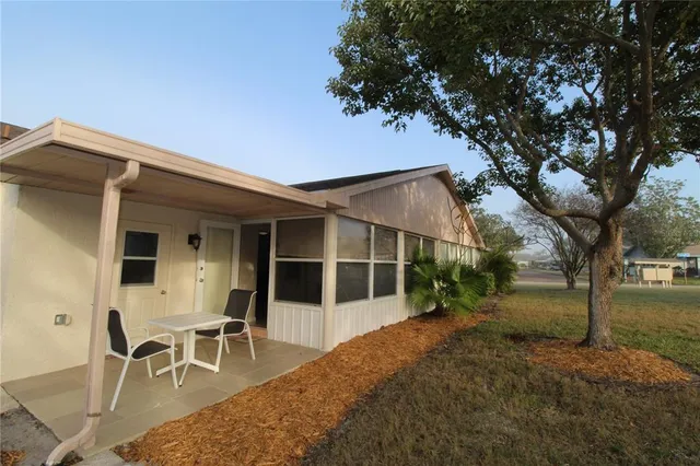 $1,900 | 514 Finsbury Circle, Unit B, Sun City Center, FL 33573