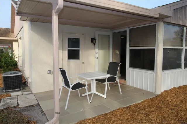 $1,900 | 514 Finsbury Circle, Unit B, Sun City Center, FL 33573