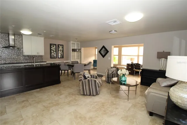 $1,900 | 514 Finsbury Circle, Unit B, Sun City Center, FL 33573