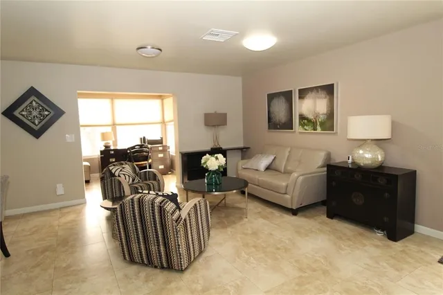 $1,900 | 514 Finsbury Circle, Unit B, Sun City Center, FL 33573