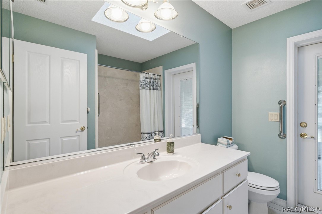 1204 North Mediterranean Way Inverness, FL 34453 - Photo 33 of 53 Guest bath