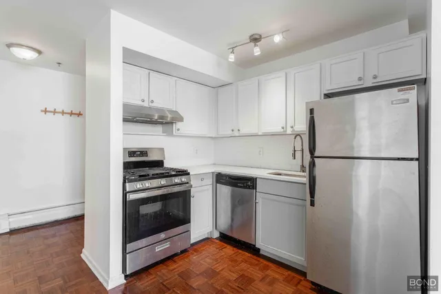 $3,650 | 156 Sackett Street, Unit 3A | Columbia Street Waterfront