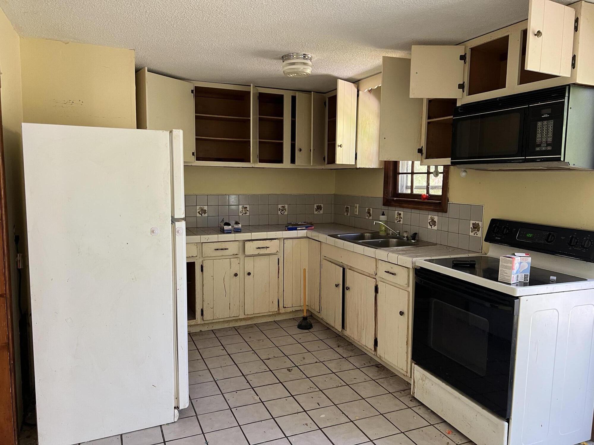 53 Woodland Avenue Mashpee, MA 02649 - Photo 8 of 19 IMG-5250