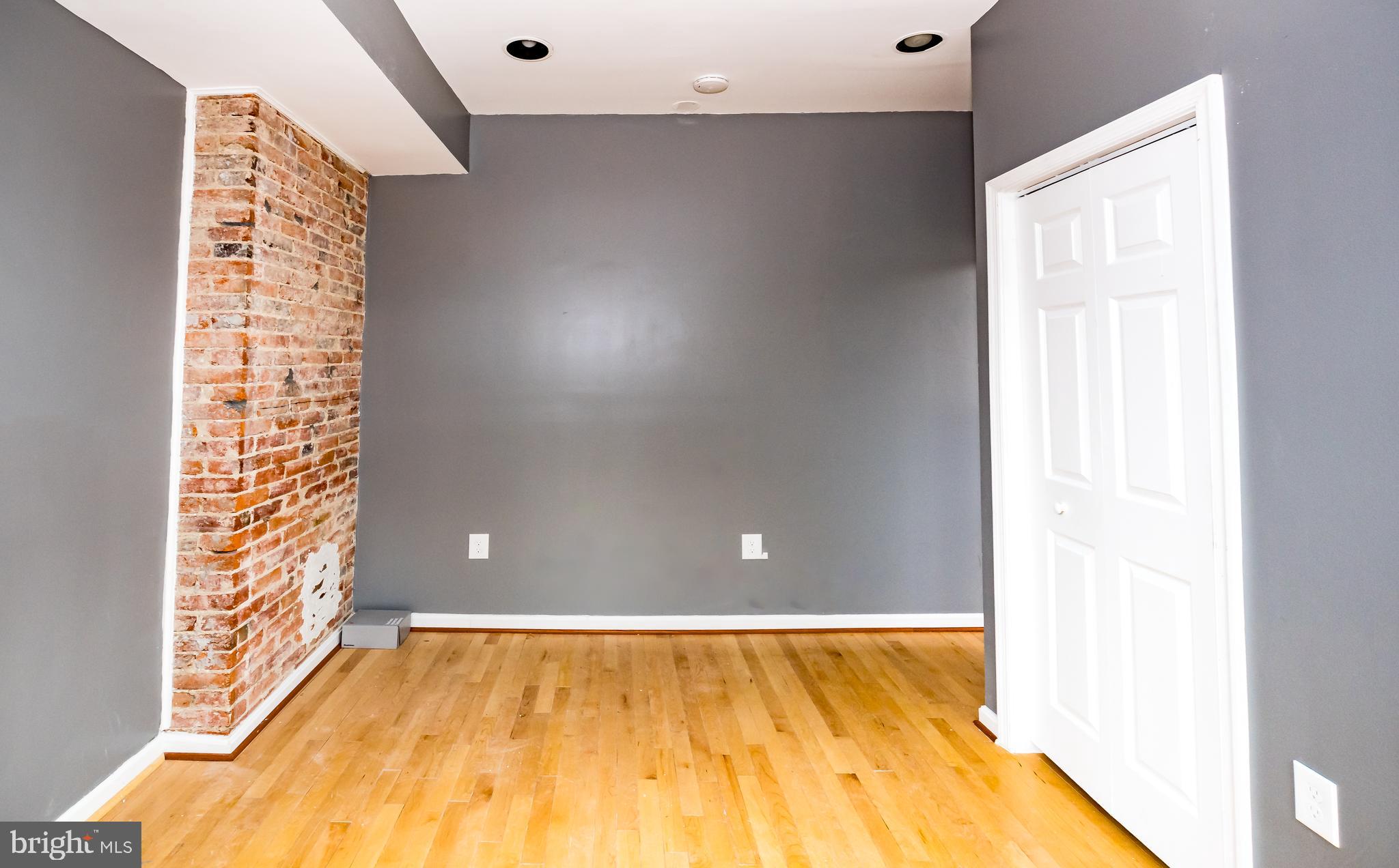 1427 New Jersey Avenue Northwest Washington, DC 20001 - Photo 16 of 29 a view of an empty room with window