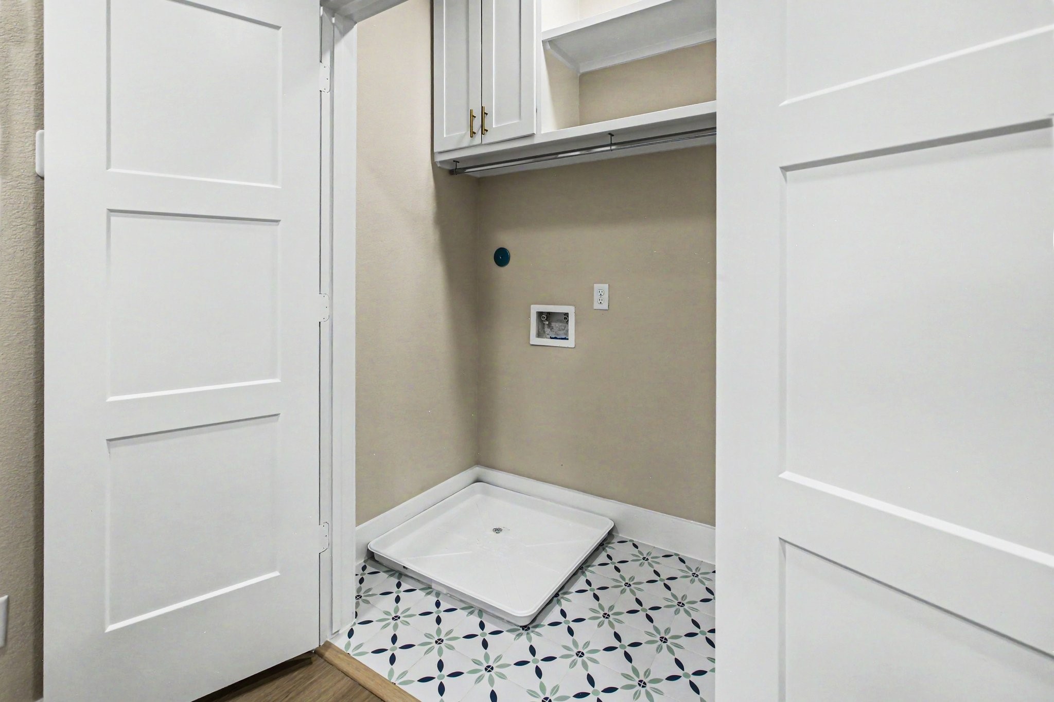10899 Redbird Conroe, TX 77385 - Photo 30 of 35 Laundry Room
