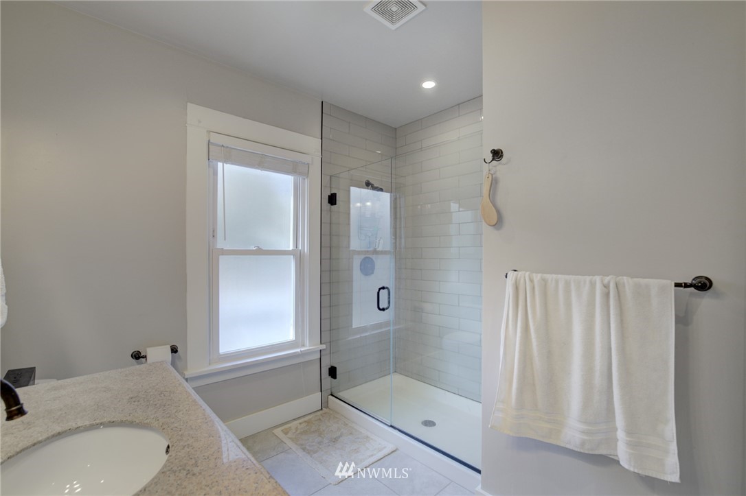 10104 Northeast 189th Street Bothell, WA 98011 - Photo 13 of 25 Gallery Image 13