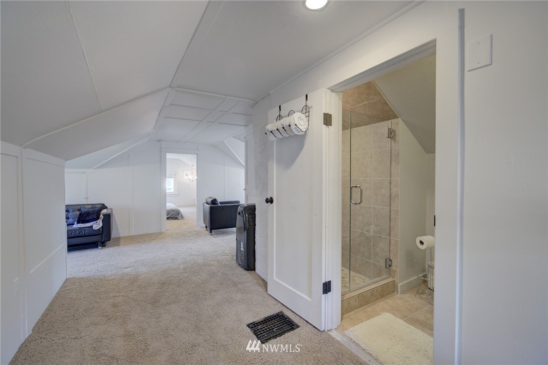 10104 Northeast 189th Street Bothell, WA 98011 - Photo 14 of 25 Gallery Image 14