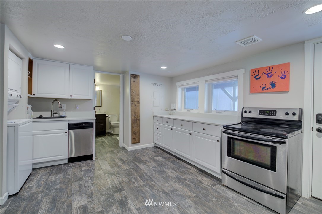 10104 Northeast 189th Street Bothell, WA 98011 - Photo 18 of 25 Gallery Image 18