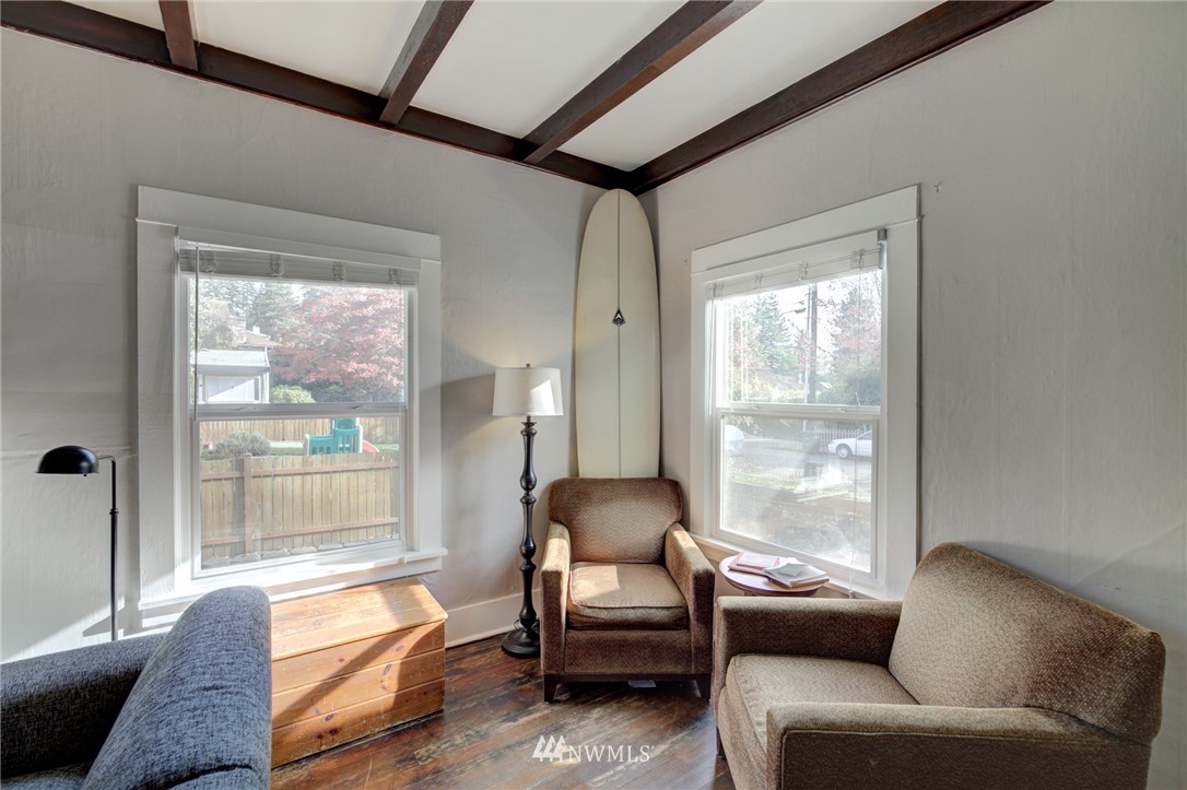 10104 Northeast 189th Street Bothell, WA 98011 - Photo 3 of 25 Gallery Image 3