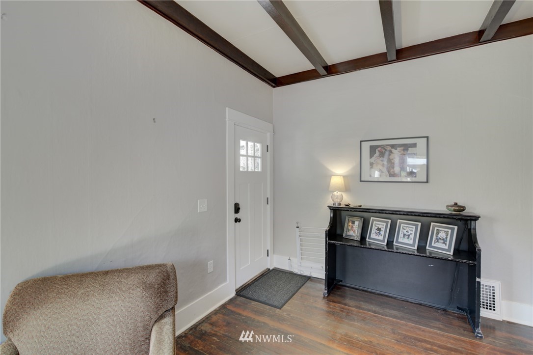 10104 Northeast 189th Street Bothell, WA 98011 - Photo 4 of 25 Gallery Image 4