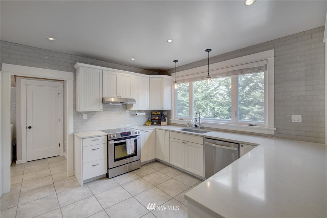 10104 Northeast 189th Street Bothell, WA 98011 - Photo 9 of 25 Gallery Image 9