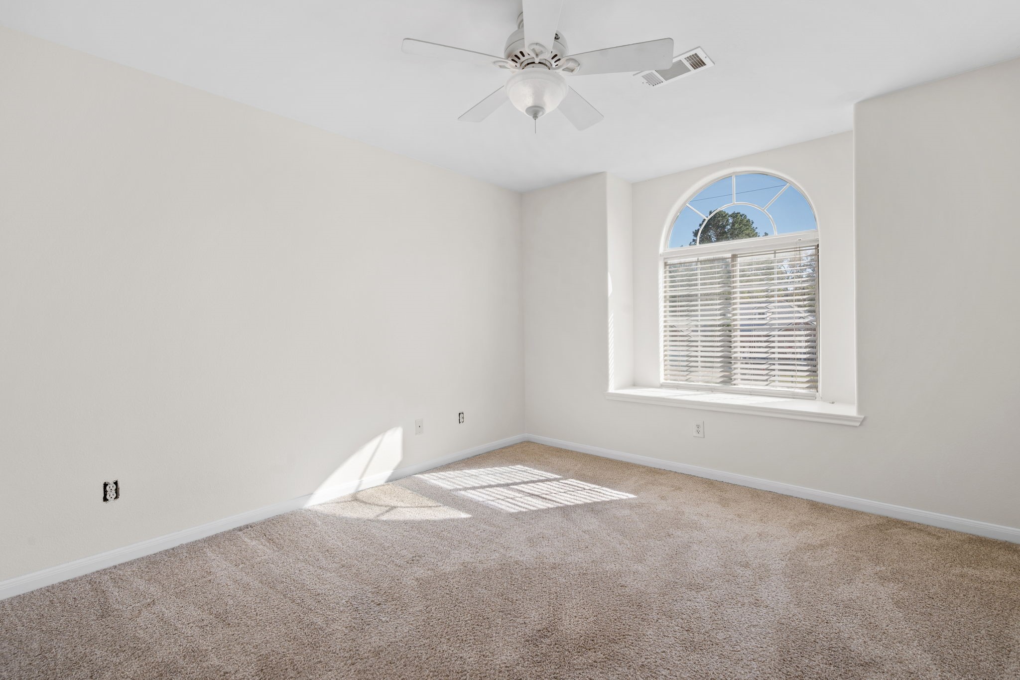 25785 Hickory Lane Splendora, TX 77372 - Photo 25 of 28 an empty room with a window and ceiling fan