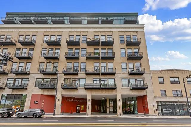 $300,000 | 1645 West Ogden Avenue, Unit 431, Chicago, IL 60612