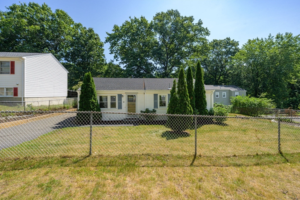 99 Lakevilla Avenue Springfield, MA 01109 - Photo 32 of 34