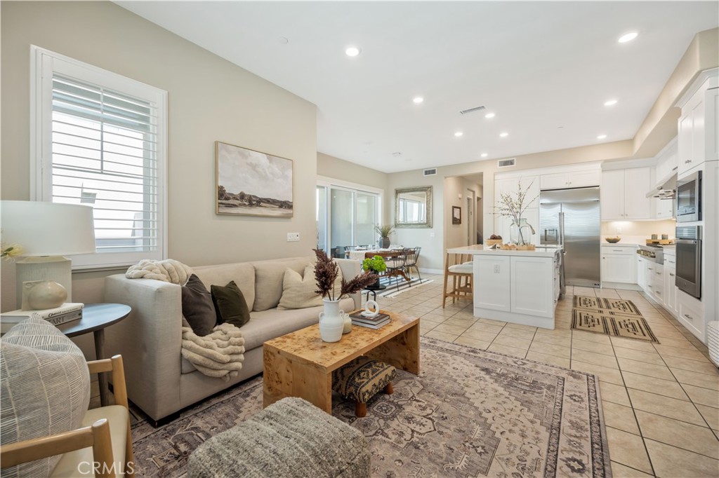 122 Scale Irvine, CA 92618 - Photo 3 of 39