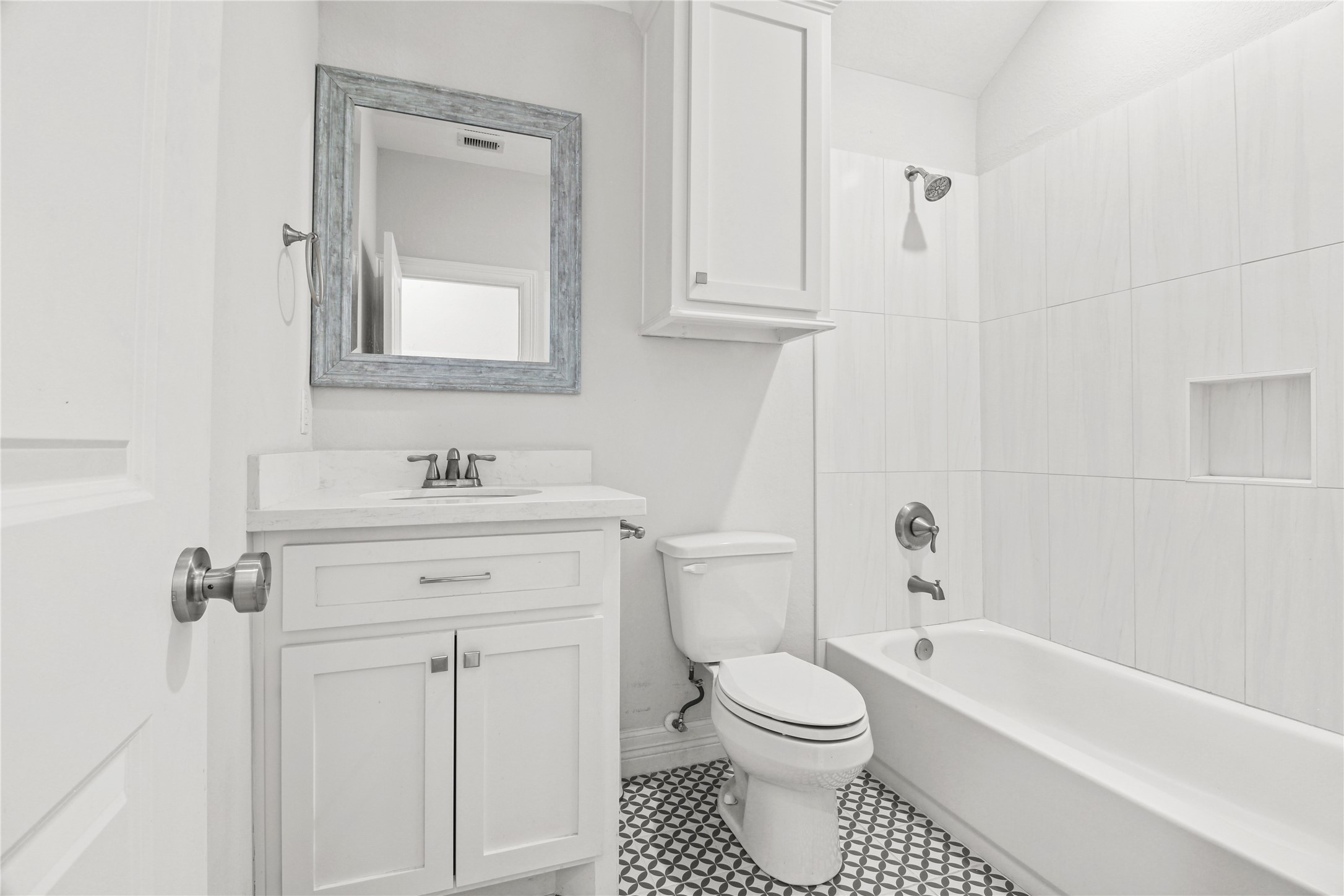 1208 East Henderson Road Angleton, TX 77515 - Photo 22 of 29 a bathroom with a sink toilet and bathtub
