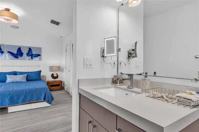 a en suite bathroom with a double vanity sink and a mirror